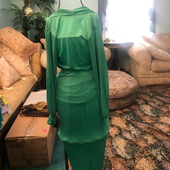 Green Silky Cocktail dress! - Picture 6 of 7